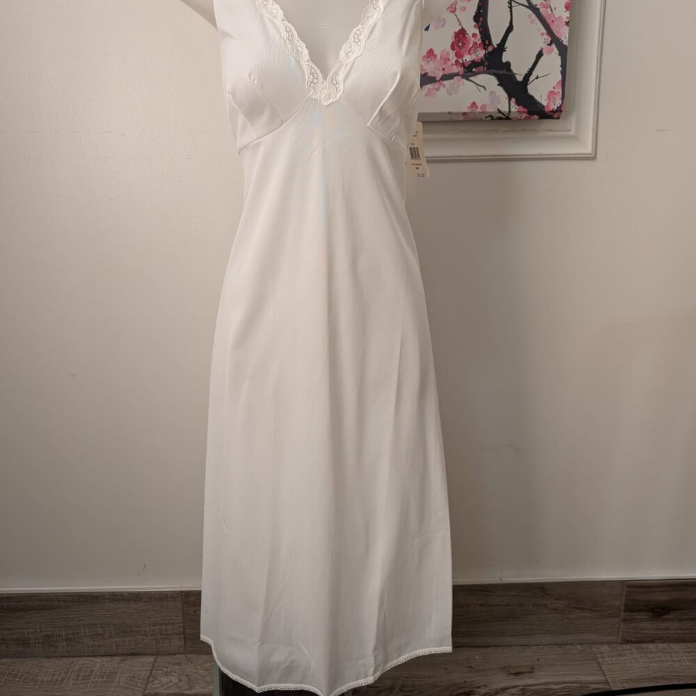 French Maid White Lace Trim Full Slip Size 36 Made in Canada NWT Vintage